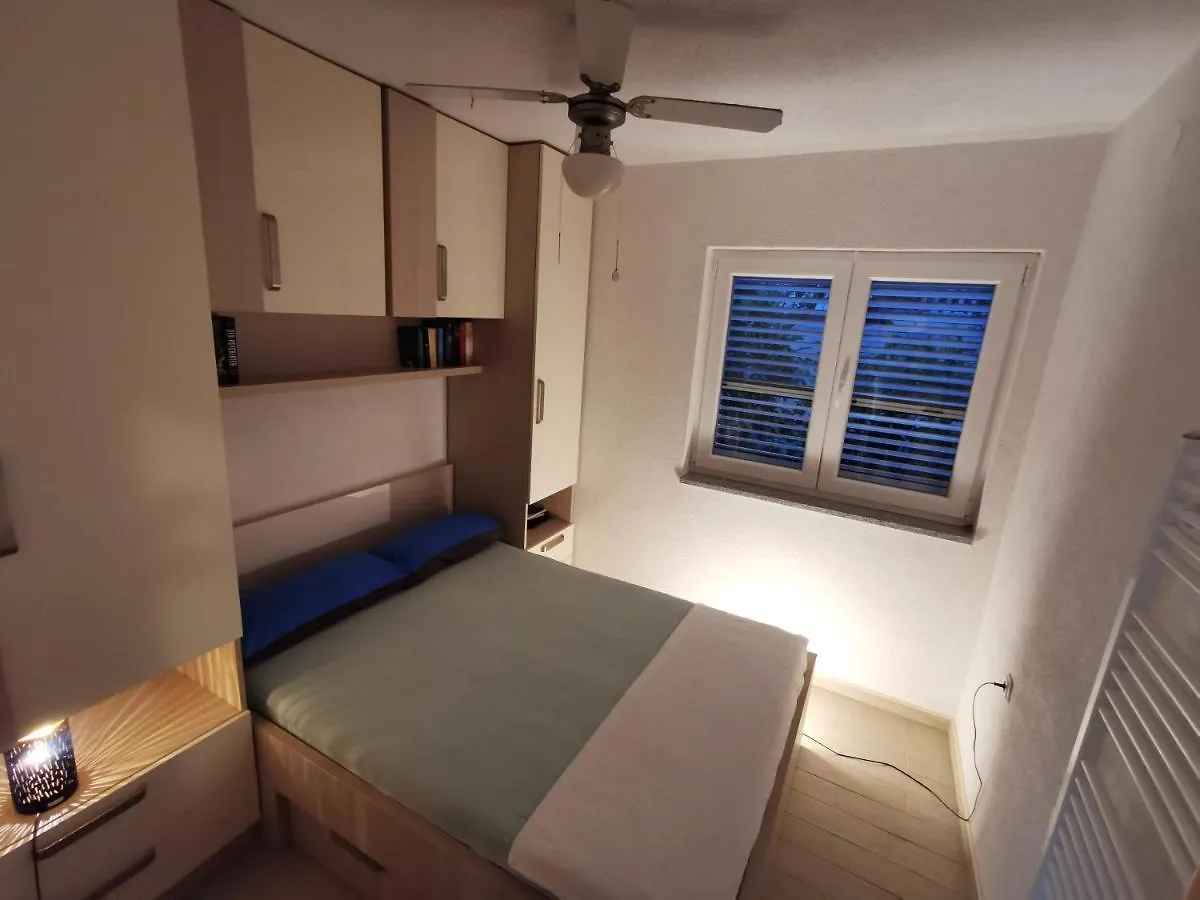 Apartment Mira - Sea View Trogir 0*,  Hırvatistan